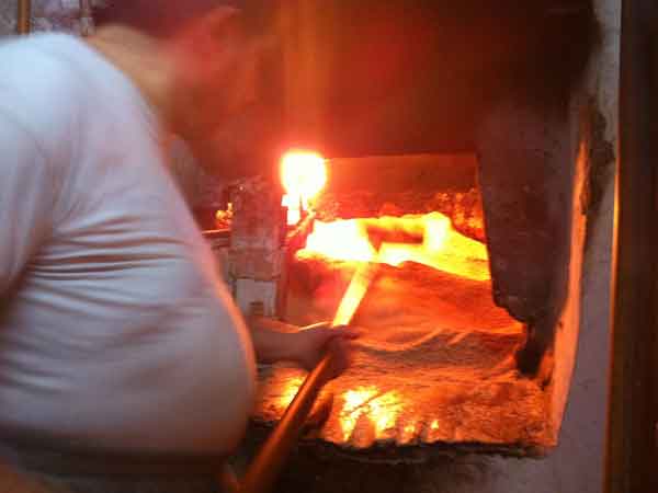 - סיורים עצמאיים קליית סומסום במפעל הטחינה