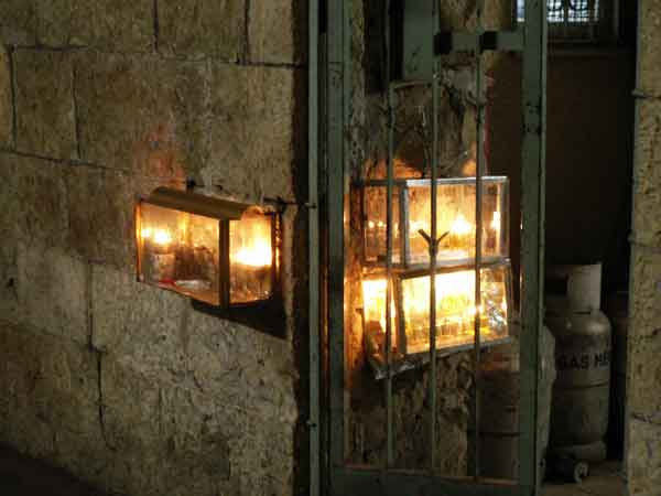 - סיורים עצמאיים סיור חנוכיות אינטראקטיבי בירושלים