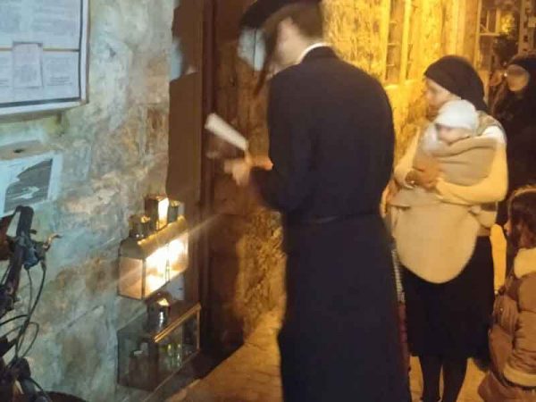 - סיורים עצמאיים סיור חנוכיות עצמאי בירושלים