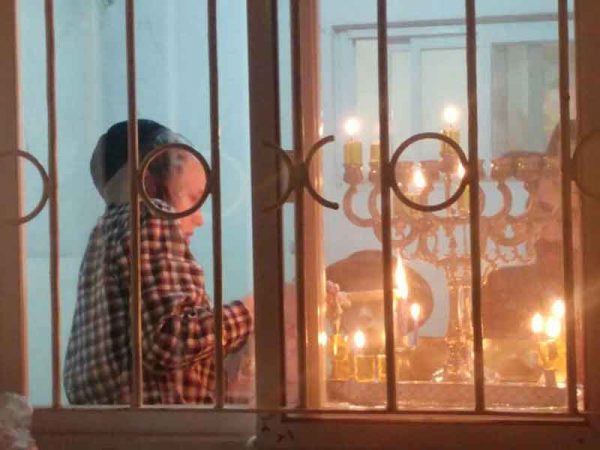 - סיורים עצמאיים סיור חנוכיות עצמאי בירושלים