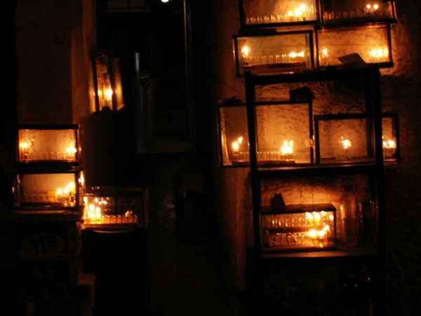 - סיורים עצמאיים סיור חנוכיות - ישיבת מעלות התורה