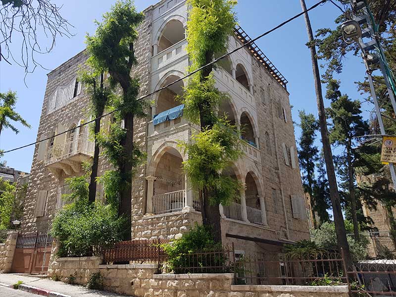 סיור עצמאי בשכונת טלביה בירושלים